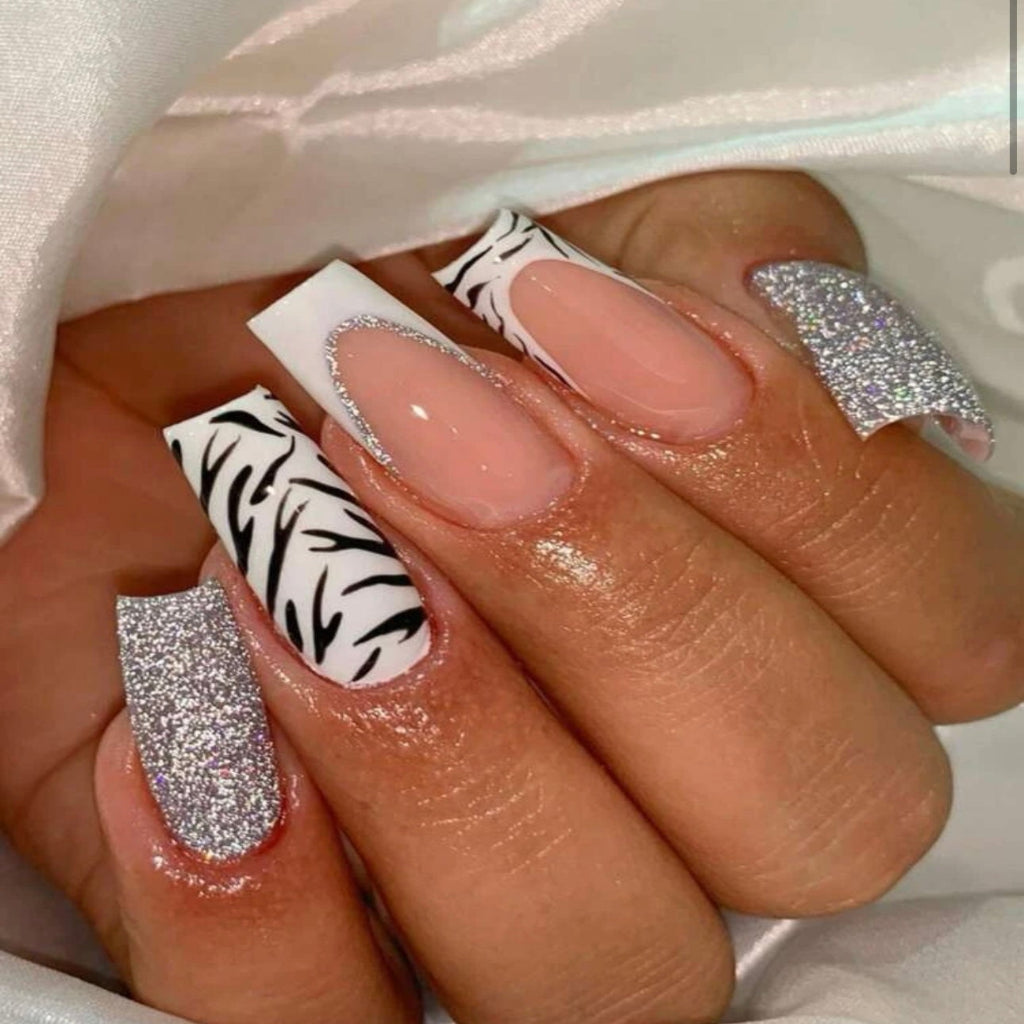 LH ORIGINAILS ready-to-wear manicure set, 24 ballerina-shaped press-on nails + 5 accessories